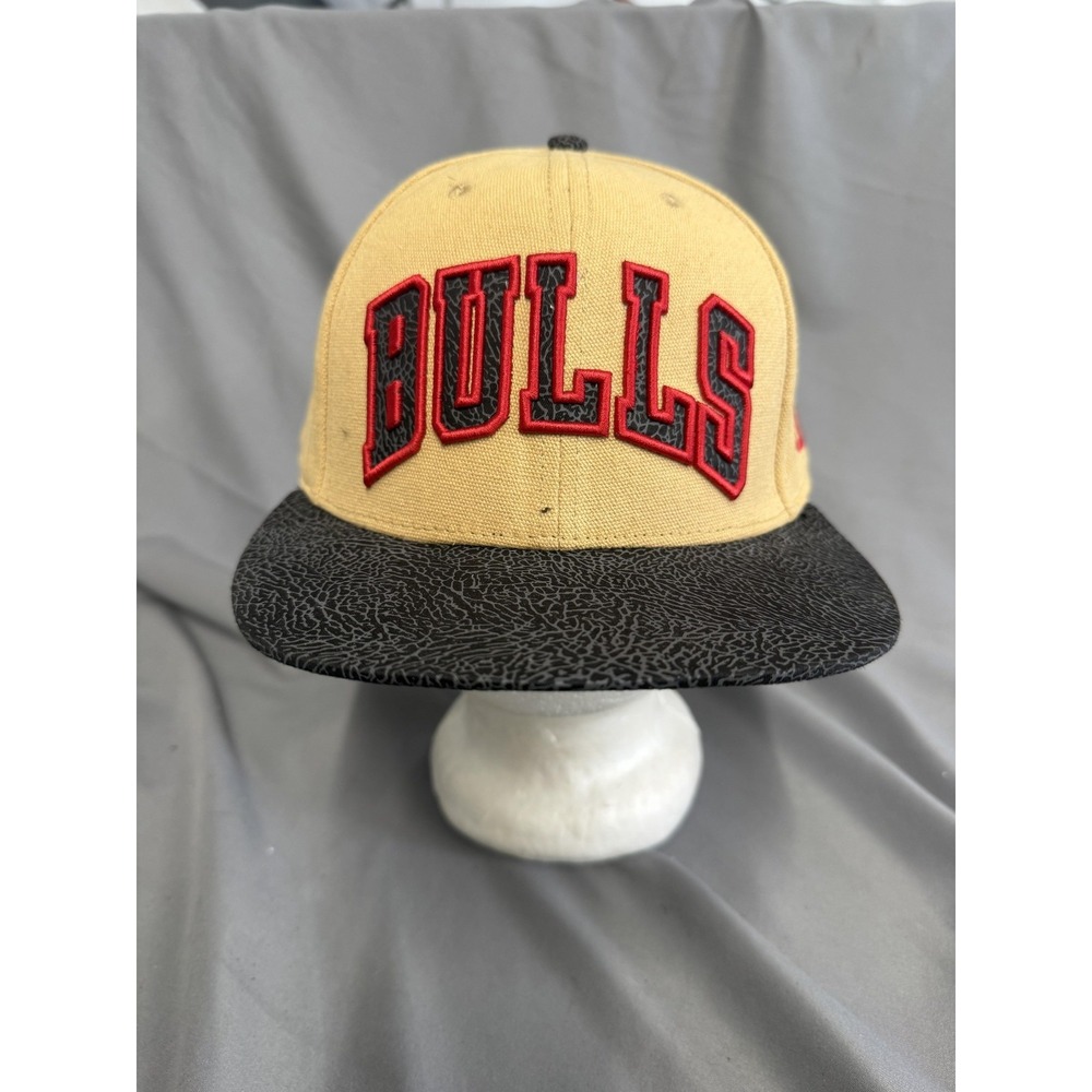 Chicago Bulls Hat Cap Snap Back OSFM Tan Black NBA Basketball Ultra‎ Game Mens